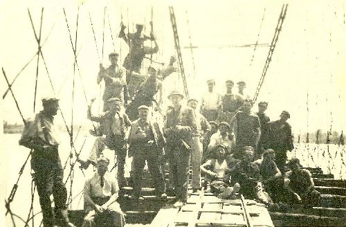 Monsieur Adrien TEYSSIER et les ouvriers sur le Pont.