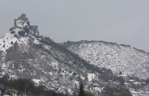 Le Château et son rempart sous la neige.