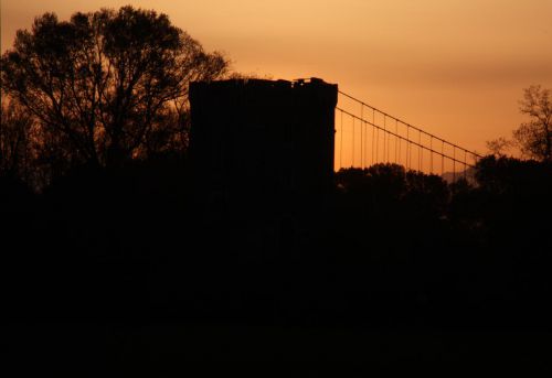 Le Pont suspendu au petit matin