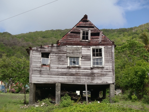 carriacou-maison-bois2-dugong-bateau.JPG