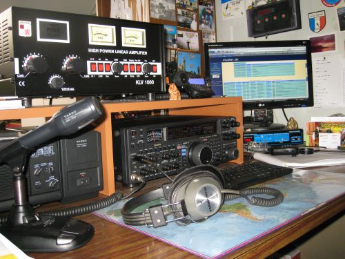 News Shack Radio 14AT496 suite