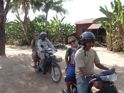 apres le tuk tuk, la moto...