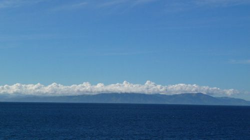 Aotearoa est le nom que les maoris ont donne a la NZ qui signifie pays du long nuage blanc