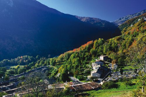 Le village et la vallée du Lasset (Ph. Laurent Crassous)