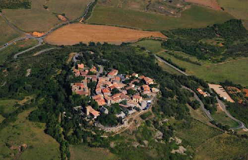 Vue aérienne de Rennes-le-Château (Ph. Laurent Crassous)