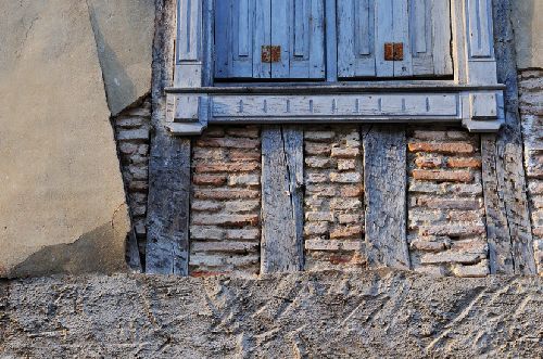 Saint Félix de Lauraguais - Sous le ciment, de magnifiques colombages (Ph. Laurent Crassous)