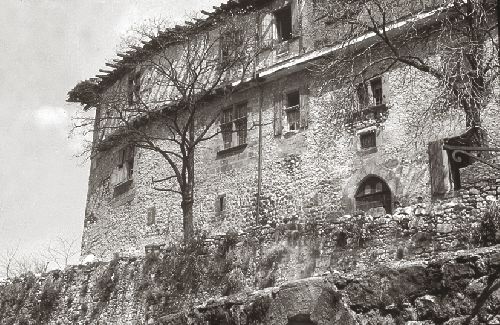 Le château de Lavelanet (Ph. Coll. privée - Ariège Magazine)