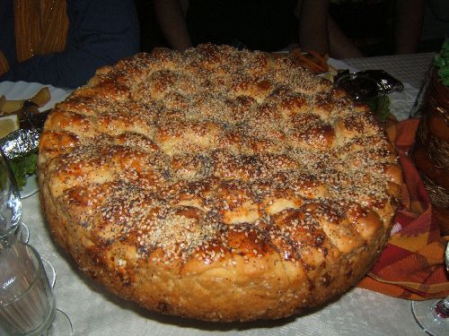 Enorme Pitka au Cirene ( pain-brioche au Cirene, sorte de feta)