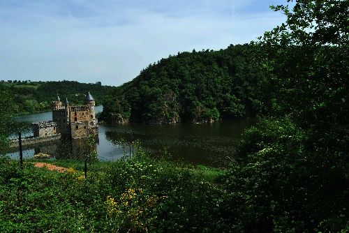 Un château le long des gorges de la Loire