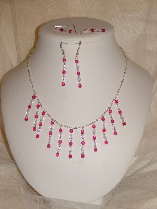 collier et boucles en perles de verre rose fuschia et mauve