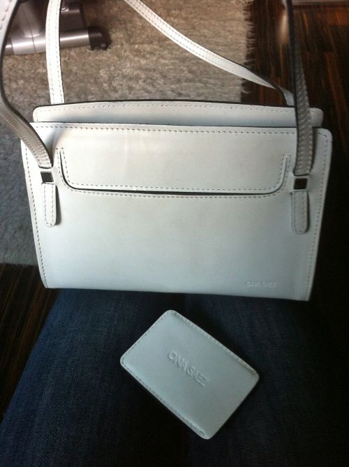 Petit sac à main en cuir blanc  Designer: Ona Saez Poche en cuir avec miroir inclus comme neuf 40 chf