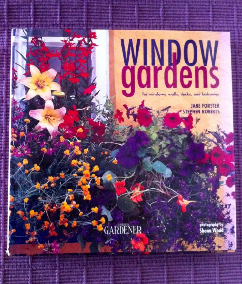 Window gardens for windows, walls, decks, and balconies. 144 pages hard cover 10 chf