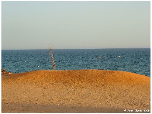 Algarve au Portugal, un paysage de contraste... La mer touchant le désert
