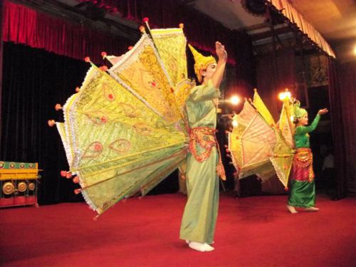 Danses Birmanes