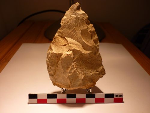 Biface triagulaire (sud Revermont Jura ) coll ... Neandertaurus