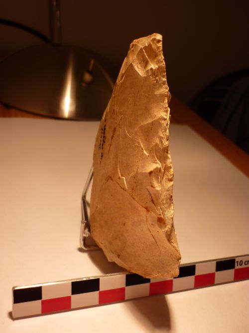 Biface hachereau (sud Revermont Jura ) coll....Néandertaurus