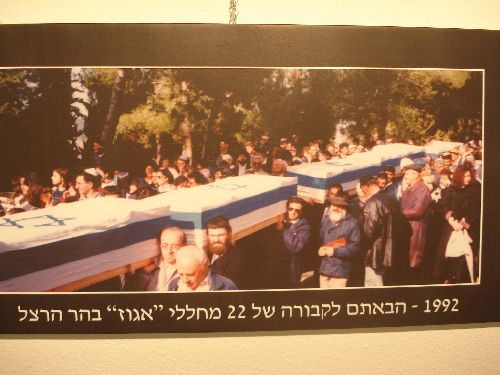 eh-Obsèques des 22 victimes de l'Egoz au Mont Hertzl le 14 décembre 1992