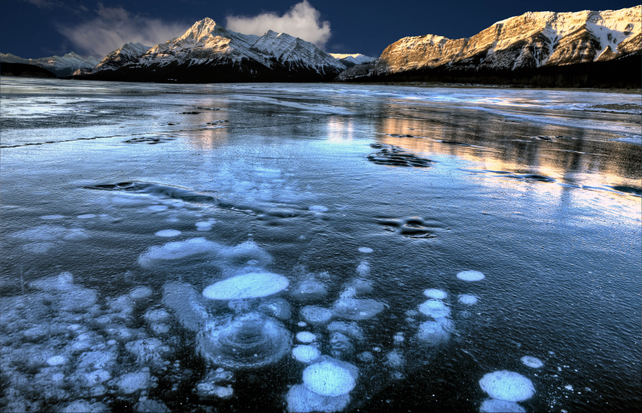 abraham-lake-winter-kanada-istock_87748539_xlarge (1).jpg