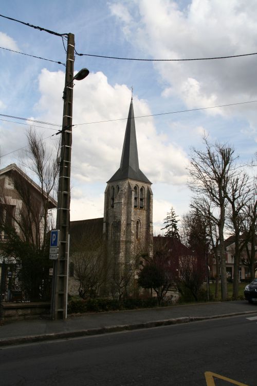 l'église de Saint-Pierre lès Nemours 2010