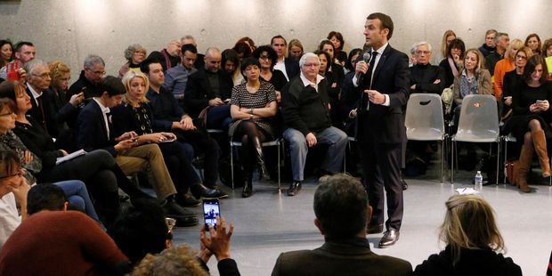 Acte-3-du-grand-debat-Macron-face-aux-maires-et-aux-personnes-agees-puis-invite-surprise-d-un-debat-citoyen.jpg