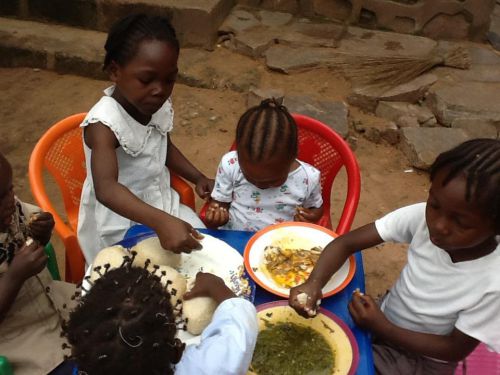 aide au niveau de la nutrition dans les orphelinats