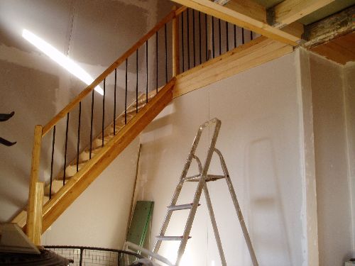 escalier:2 bastins ,2 chevrons, planches de coffrage et fer à beton