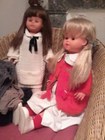 deux poupées GéGé déménagent