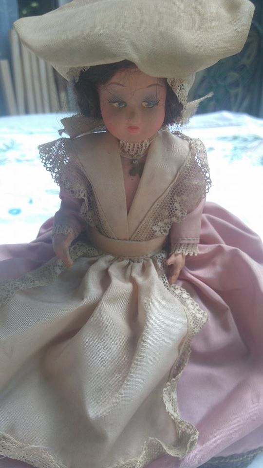 Ma petite poupée folklorique Cadette (région Normandie)
