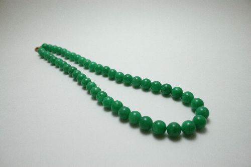Collier perles de jade