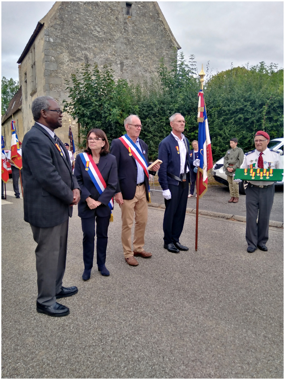 Cette émouvante cérémonie s'est terminée par un pot de l'amitié dans une ambiance conviviale