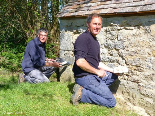 Entretien du lavoir par Christian et Francis