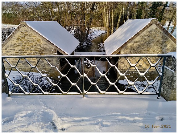 Cerisé a enfilé son manteau blanc