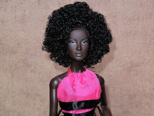 Nichelle : tête Mattel sur corps Fashion Royalty