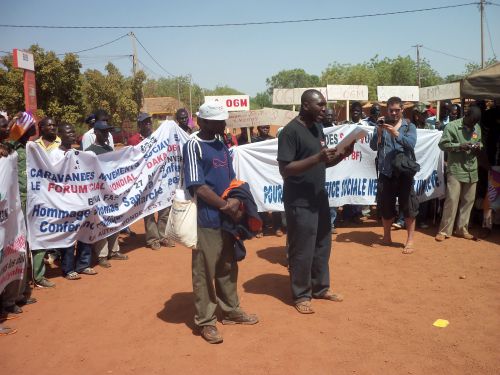 Marche à Houndé contre les OGM, l'accaparement des terre et l'agro-buisness le 29 janvier 2011