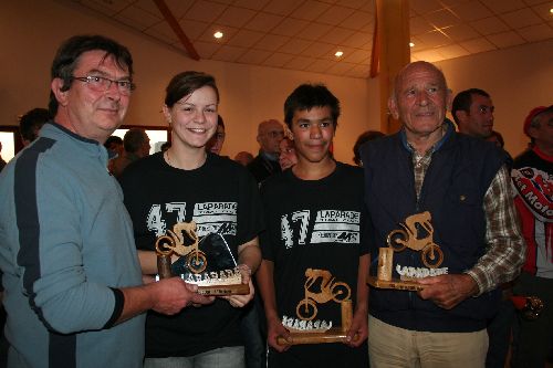 Jean:  le réalisateur des trophées avec Mathilde, Julian et  René Monteil