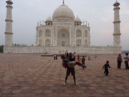 Ensemble devant le Taj Mahal