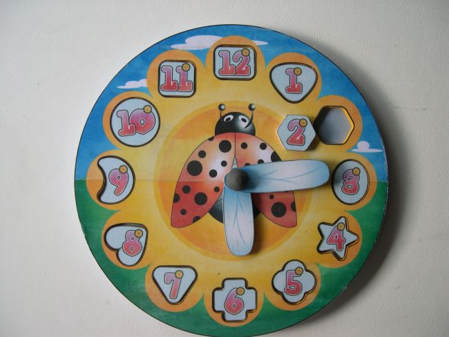 Coccinelle puzzle pour apprendre à lire l' heure. Modèle Toymaking