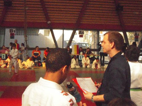 Benoit prof de judo au KCC nous accompagnait et nous conseillait