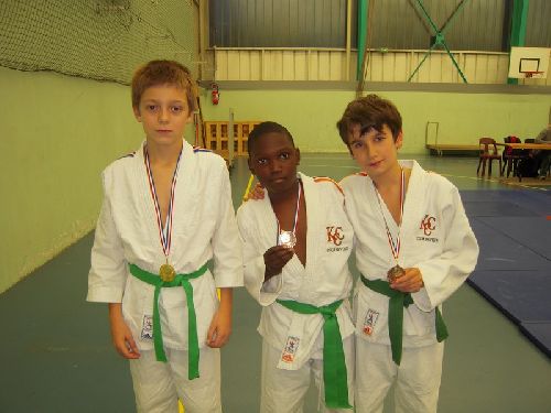 Matthieu 1er  Simballa et Thomas 3eme en moins de 34kg. Carton plein pour le KCC