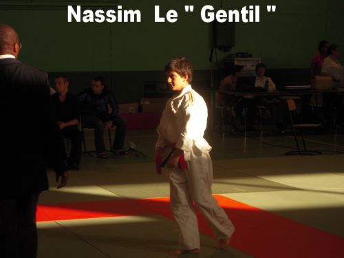Nassim est serieux et gentil . J'ai débuté avec lui . Il a de tres grandes qualités et je sais qu'en minimes il va se réveler.