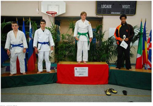 Félicitations au King Mohamed , seul judoka du KCC qui monte sur le podium. Il termine 2eme.