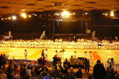 Le défilé des équipes avant le début des combats ( photo judo club Vauréal )