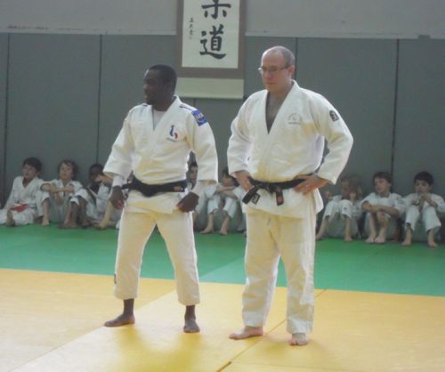 Le président du Kodokan Club Courbevoie , Monsieur Charles Rouillier et son invité d'honneur Dimitri Dragin 5e aux Jeux olympiques de 2008 à Pékin en moins de 60kg