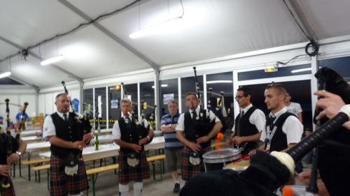 Askol Ha Brug Pipe Band après le diner