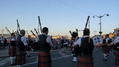 Askol Ha Brug Pipe Band sur les quais du Tréport