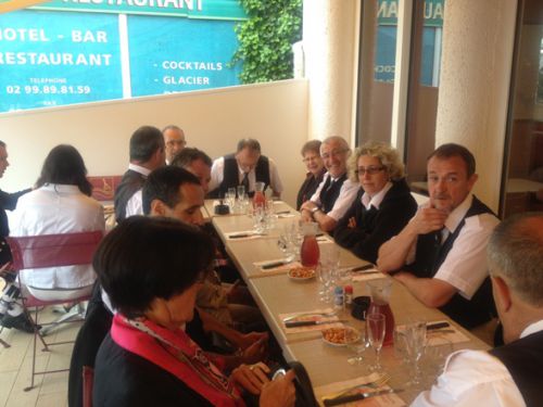 Askol Ha Brug Pipe Band au restaurant à  Port Mer en Cancale