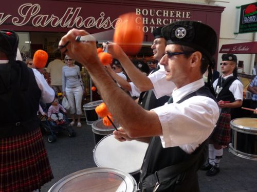 Reun et Askol Ha Brug Pipe Band au défilé de la fête Bretonne du Pouliguen
