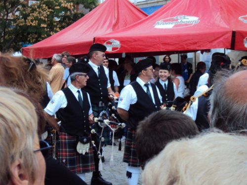 The pipers of Askol Ha Brug Pipe Band