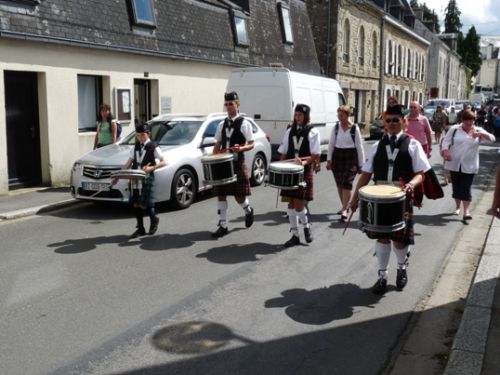 The drummers of Askol Ha Brug Pipe Band