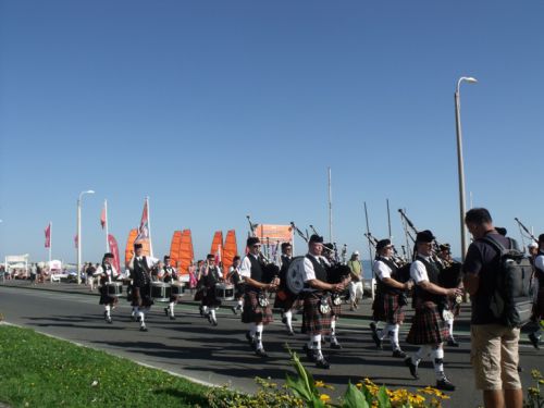 Askol Ha Brug Pipe Band on the beachfront at 